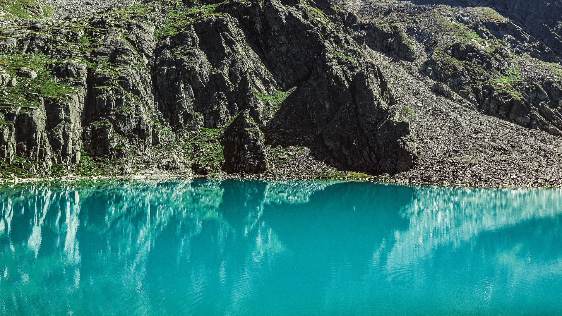 A blue jewel in the Tyrolean Alps // journal ~ pueblo vista