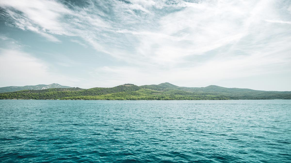 Sailing between Kassandra and Sithonia
