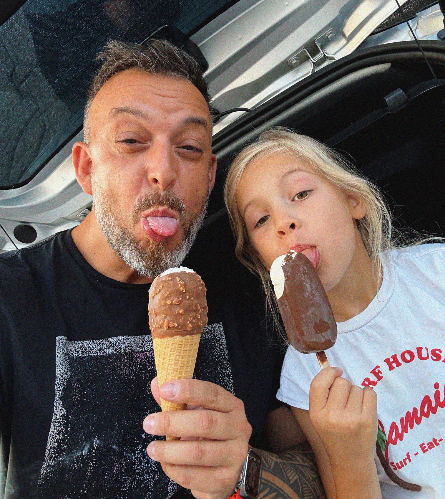 Paul & Melina eating ice-cream.